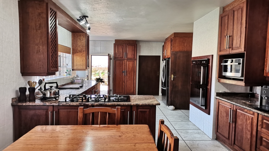 4 Bedroom Property for Sale in Van Der Hoff Park North West